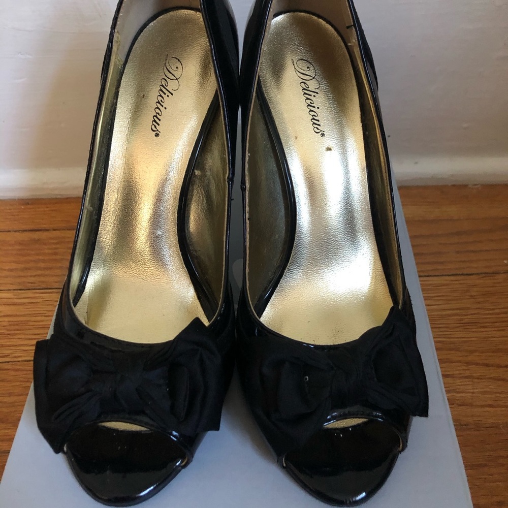 Delicious peep toe black heels - size 7